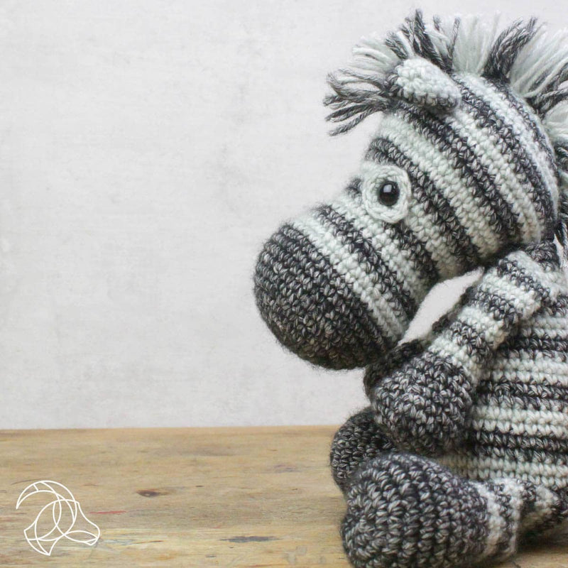 KIT: Hardicraft 'Dirk Zebra' Crochet Kit