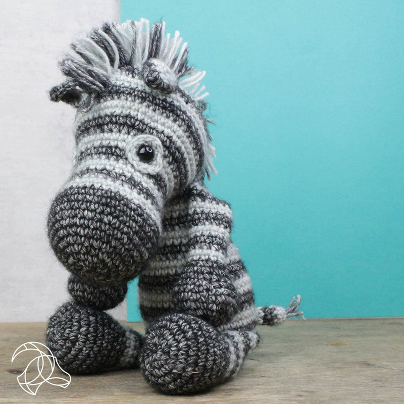 KIT: Hardicraft 'Dirk Zebra' Crochet Kit