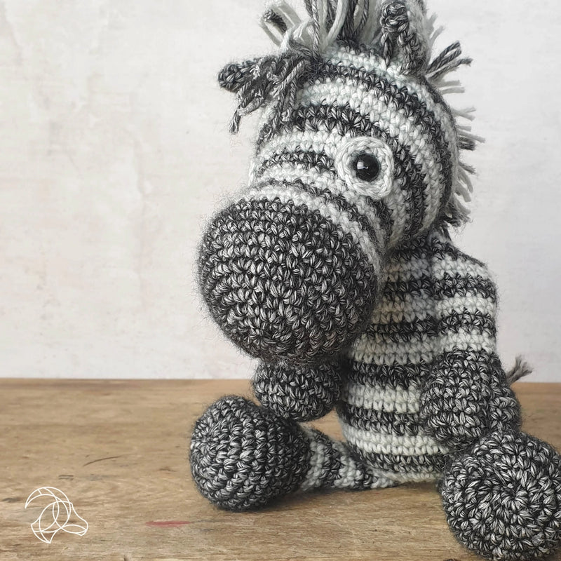 KIT: Hardicraft 'Dirk Zebra' Crochet Kit