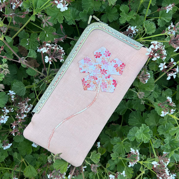 KIT: Leesa Chandler | Chandler's Cottage 'English Flower Purse': APRICOT