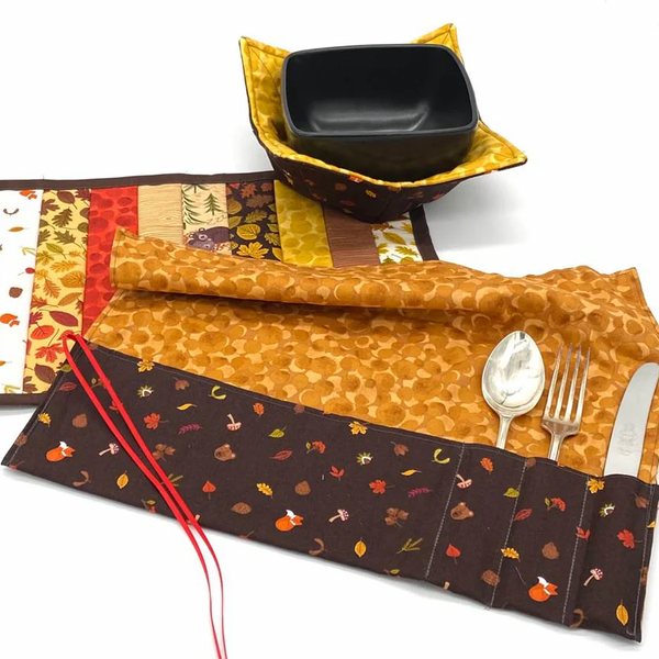 SAMPLE SALE: 26BY: 2 in 1 Napkin and Cutlery Roll (Approx 12½” x 15½”)