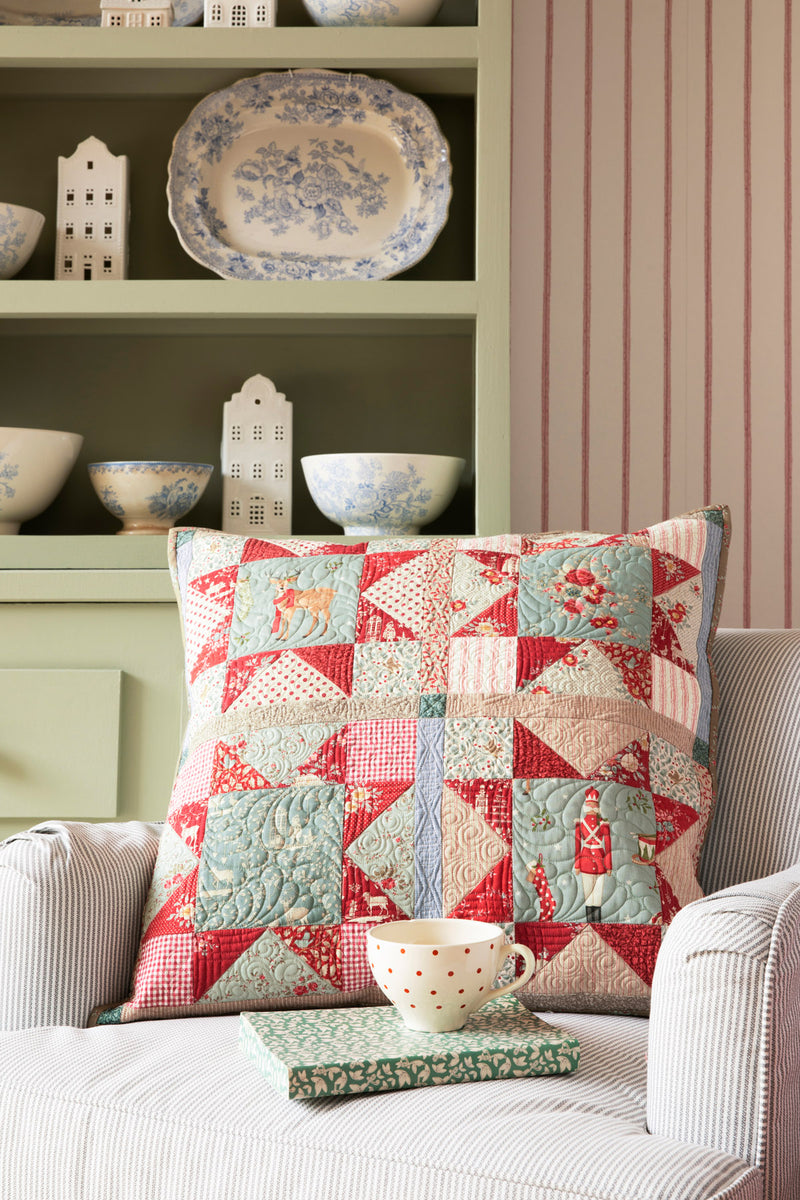 Tilda | Merry Little Christmas: TD100623 'Mistletoe' Red: by the ½m