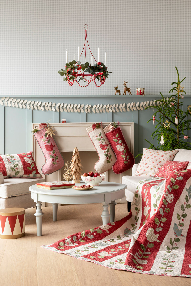 Tilda | Merry Little Christmas: TD100626 'Holly' Duckegg: by the ½m