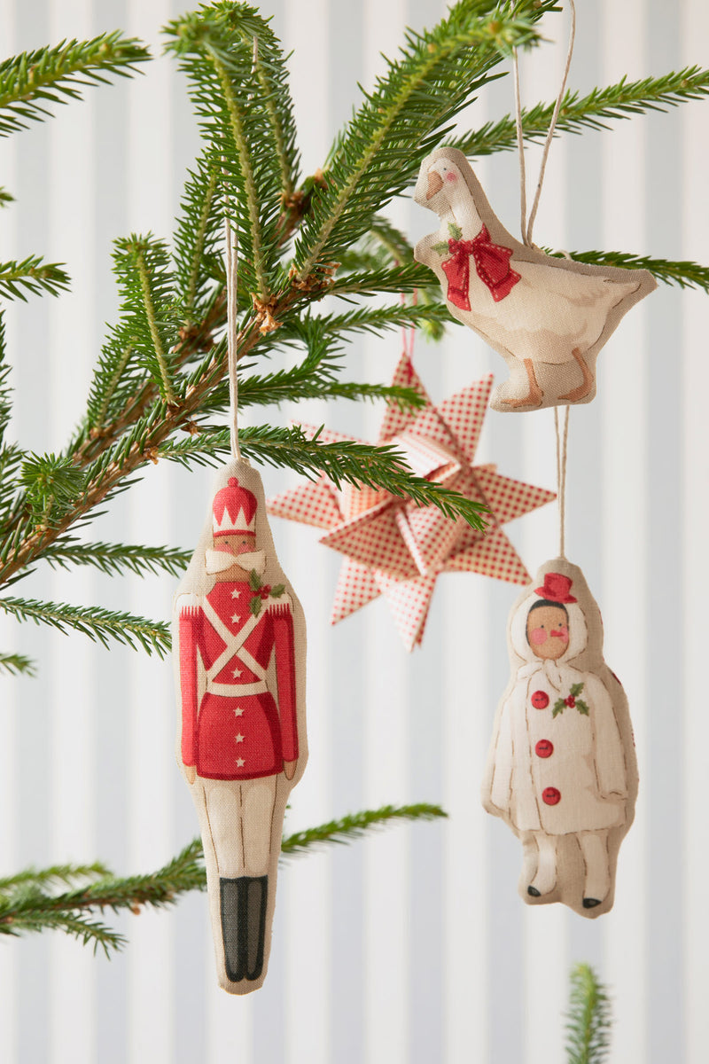 Tilda | Merry Little Christmas: TD100640 'Winterfriends' Clay: by the ½m