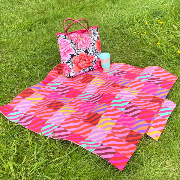 Natasha's Pay It Forward Project 21: Take-Anywhere Water-Resistant Backed Blanket