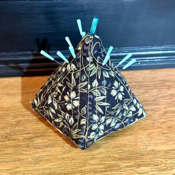 INSTRUCTIONS WITH TEMPLATE: Pyramid Pin Cushions / Pattern Weights: PRINTED VERSION