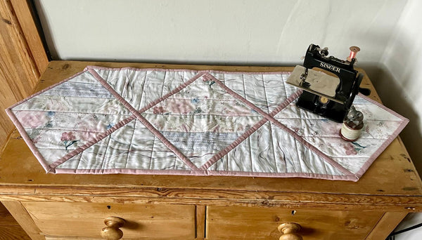 SAMPLE SALE: 26DL: Reversible Quilt As You Go Table Runner (Shell Rummel 'Brushstrokes' Dusky Pink Option)