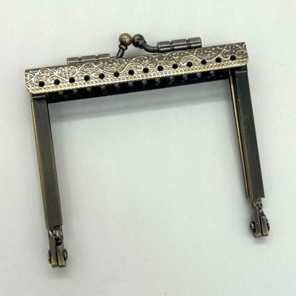 HARDWARE: 7.5cm Barge Foot Purse Frame: Antique Brass finish