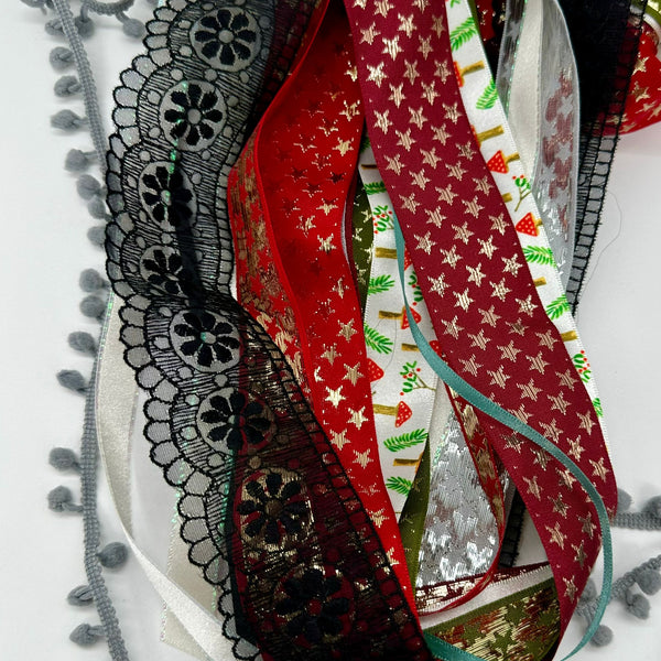 Natasha's Fancy Bits Bag: Twelve 1m lengths of Mixed Trim, 50 Brown Gift Tags, 10 Lace and Beaded Flowers