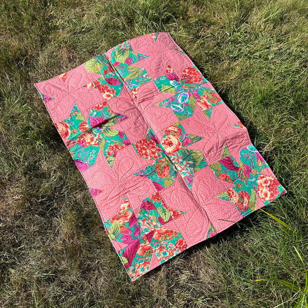 SAMPLE SALE: M12: Spinning Daisies Quilt