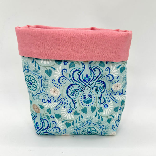 SAMPLE SALE: AF12: Single Nesting Tidy in Lewis & Irene | Χάλκη (Chalki)