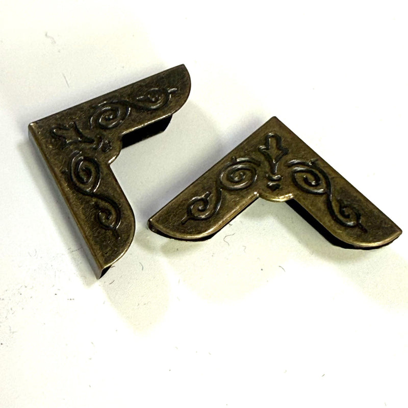 HARDWARE: Corner Protectors: Approx 23mm (5mm depth) Filigree Design: 1 PAIR: Antique Brass colour