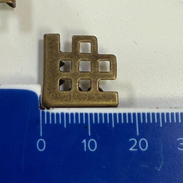HARDWARE: Corner Protectors: Approx 16mm (5mm depth) Lattice Design: 1 PAIR: Antique Brass colour