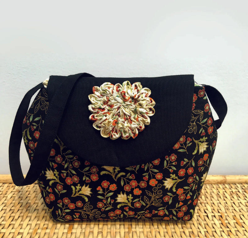 INSTRUCTIONS: Leesa Chandler Melba Flower Purse Pattern: PRINTED VERSION (Pre-Packed)