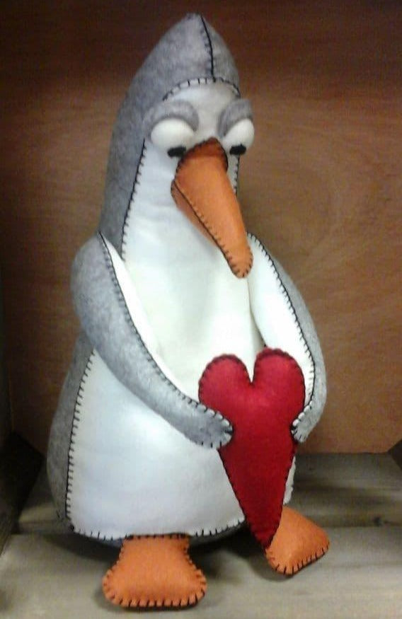 House of Zandra: FELT KIT INCLUDING PATTERN: Warm Hearted Penguin