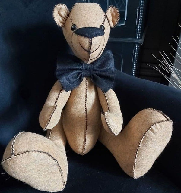 House of Zandra: FELT KIT INCLUDING PATTERN: Pumpkin Pie Teddy